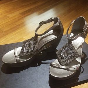 Andrew Geller Wedges Sparkling Perls 8M